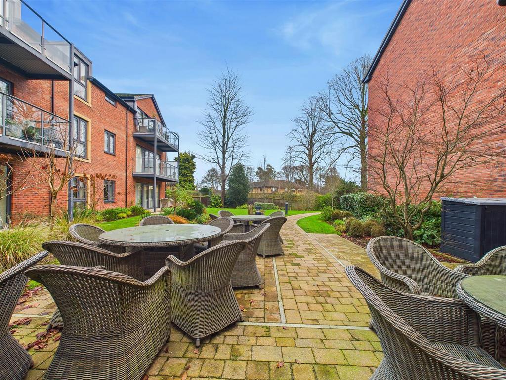 CAM03303 G0-PR0273-STILL032.jpg