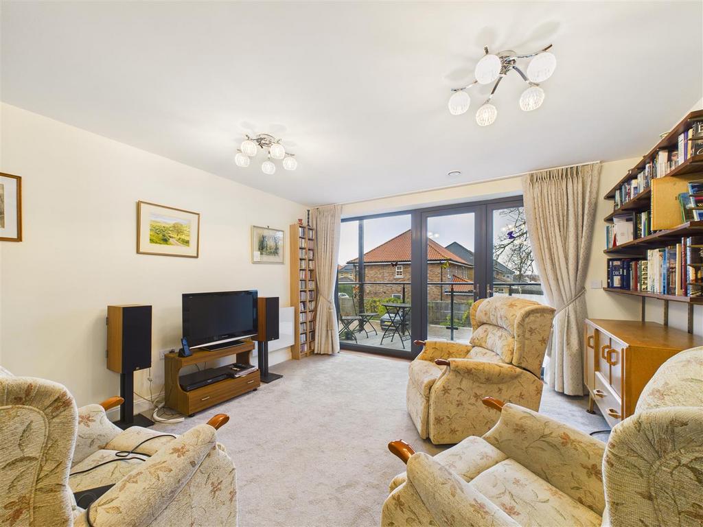 CAM03303 G0-PR0273-STILL005.jpg