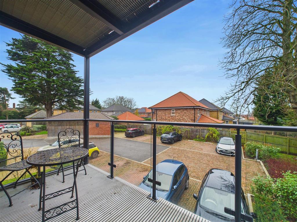 CAM03303 G0-PR0273-STILL008.jpg