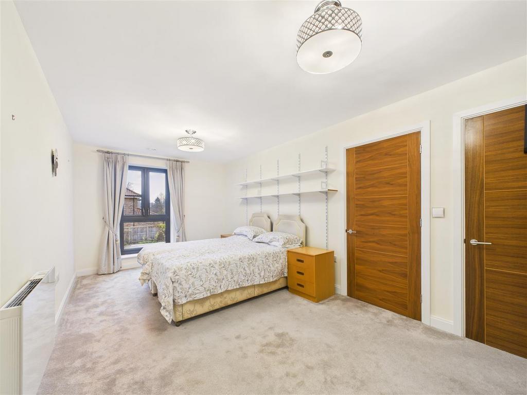 CAM03303 G0-PR0273-STILL015.jpg