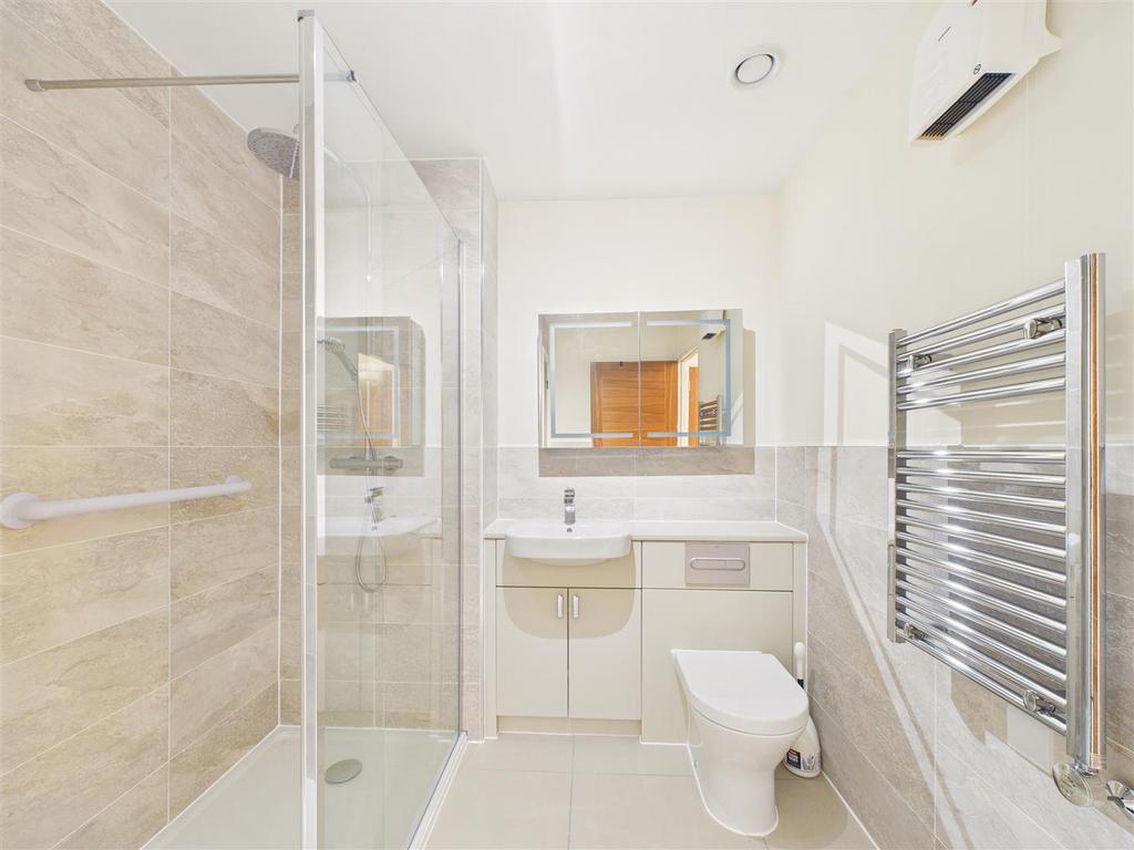 CAM03303 G0-PR0273-STILL021.jpg