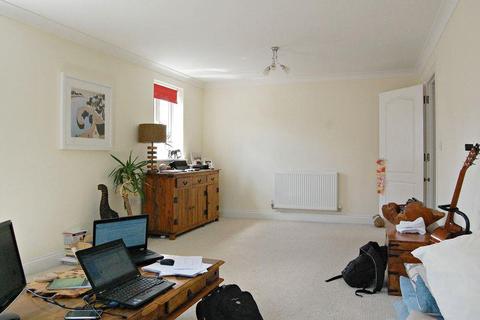 2 bedroom flat to rent, 7 Hanbury SquareRams HillPetersfieldHampshire