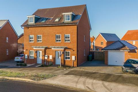 3 bedroom townhouse for sale, Armstrongs Fields, Aylesbury HP22