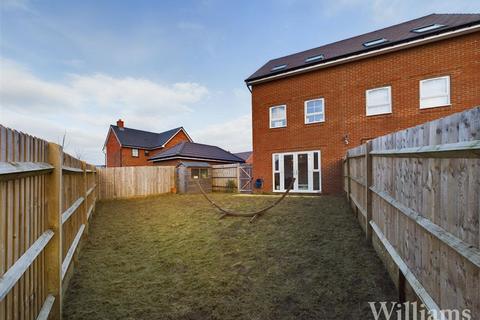 3 bedroom townhouse for sale, Armstrongs Fields, Aylesbury HP22