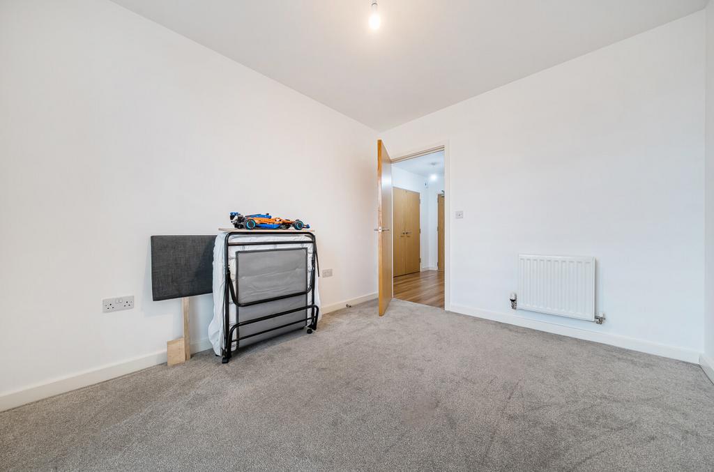 1387381 17 693822...