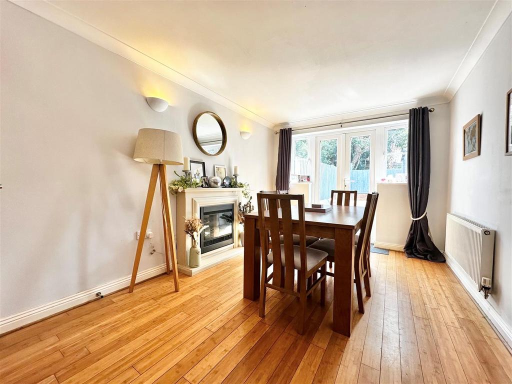 Dining Area.jpg