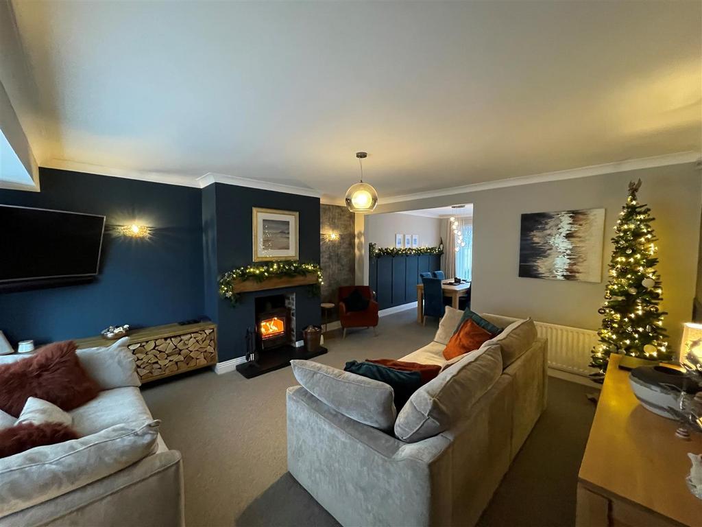 Lounge 2.jpg