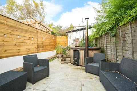 undefined, Iestyn Street, Caerdydd, CF11