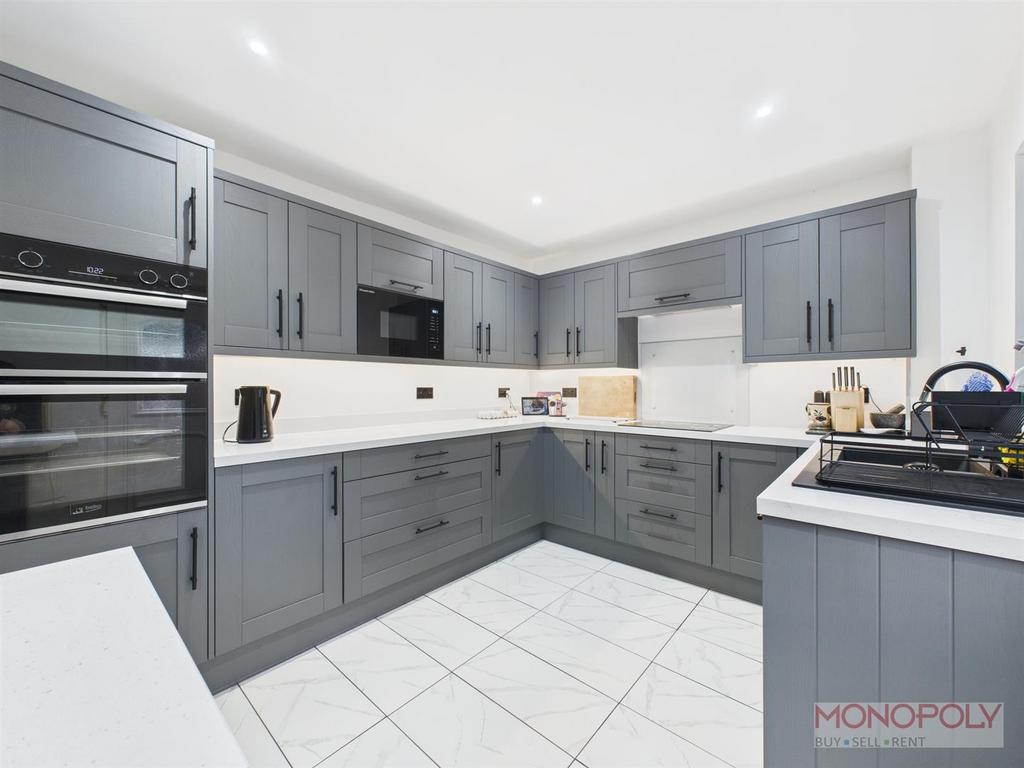 CAM04439 G0-PR0192-STILL001.jpg