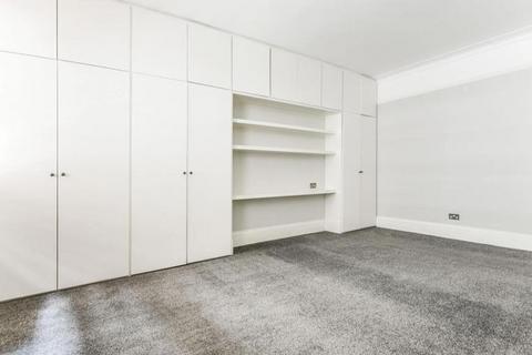 3 bedroom apartment to rent, Baker Street, London NW1