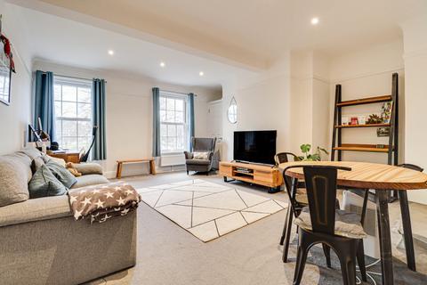 3 bedroom flat to rent, High Street, Harpenden, Harpenden, AL5