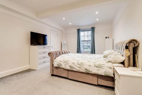 3 bedroom flat to rent, High Street, Harpenden, Harpenden, AL5
