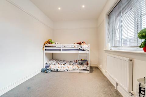 3 bedroom flat to rent, High Street, Harpenden, Harpenden, AL5