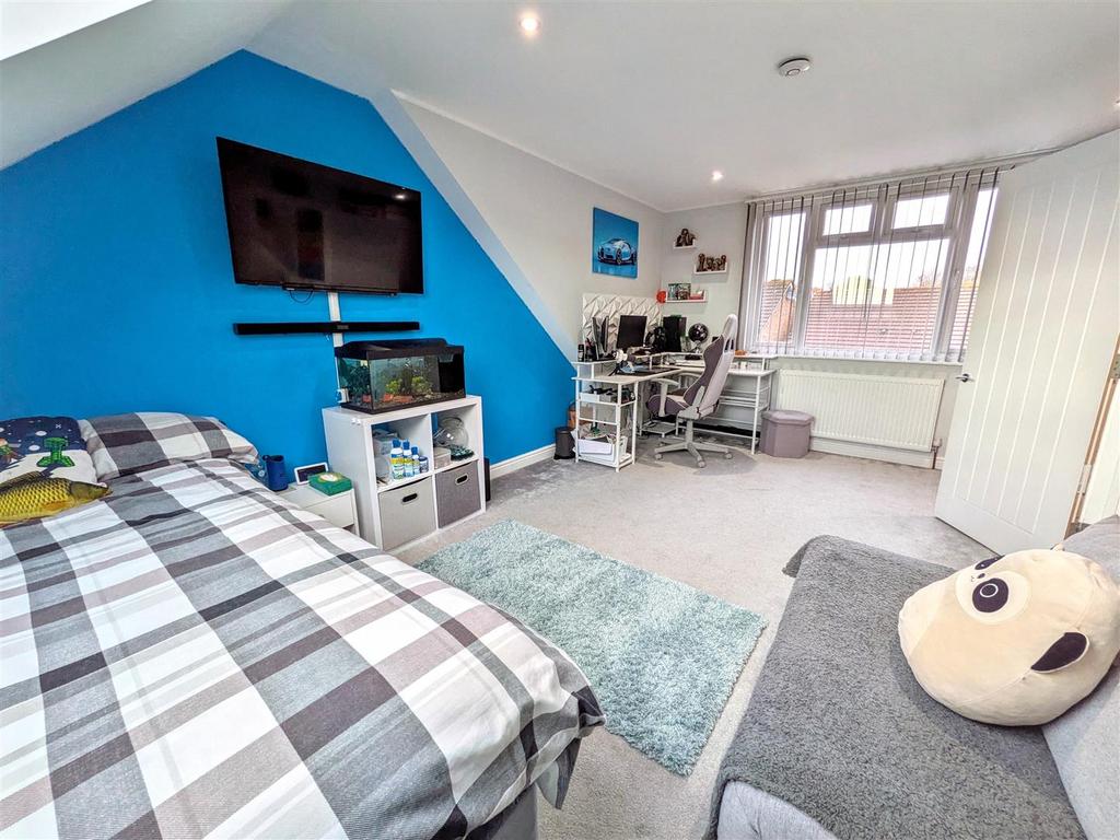 Bedroom 2a.jpg