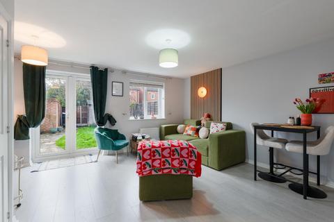 undefined, Priors Grove Close, Warwick