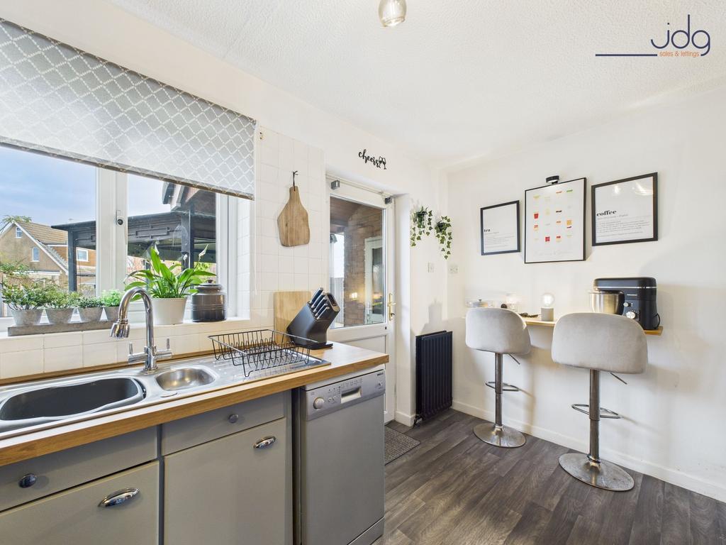 Kitchen with Breakfast Bar