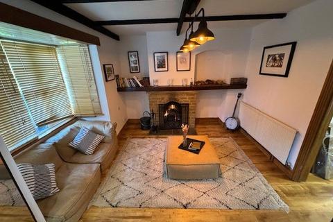 2 bedroom semi-detached house to rent, High Road, Chipstead, Coulsdon, Surrey, CR5