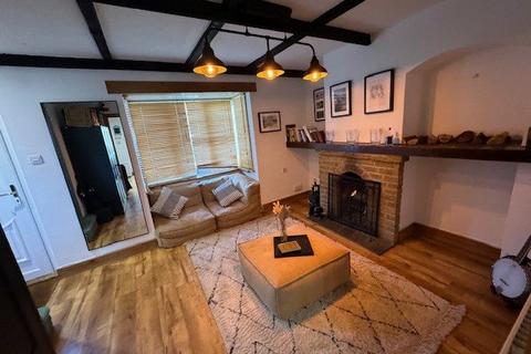 2 bedroom semi-detached house to rent, High Road, Chipstead, Coulsdon, Surrey, CR5