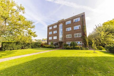 undefined, Clifden Road, Twickenham TW1