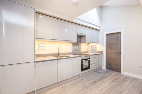 2 bedroom apartment to rent, London E18