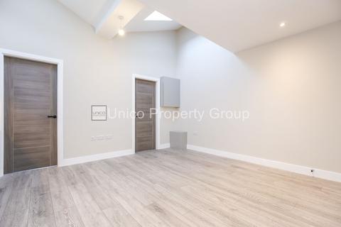 2 bedroom apartment to rent, London E18