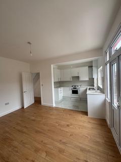 3 bedroom terraced house to rent, 3 Bedroom House For Rent London, N13