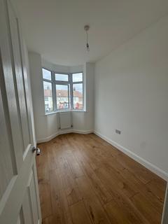 3 bedroom terraced house to rent, 3 Bedroom House For Rent London, N13