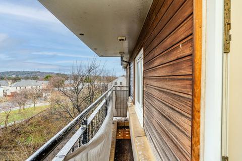 2 bedroom flat to rent, Gorgie Road, Chesser, Edinburgh