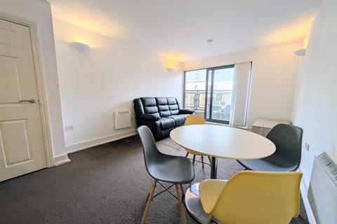 2 bedroom apartment to rent, Moss Street, Liverpool