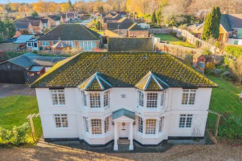 5 bedroom detached house for sale, Heath Road, Leighton Buzzard, Bedfordshire