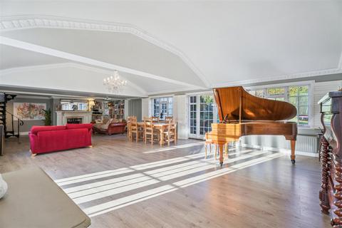 5 bedroom detached house for sale, Heath Road, Leighton Buzzard, Bedfordshire