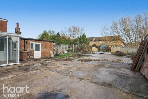 undefined, Limes Avenue, Elm