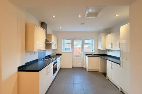 2 bedroom terraced house to rent, Shaftesbury Road, Swinton, M27