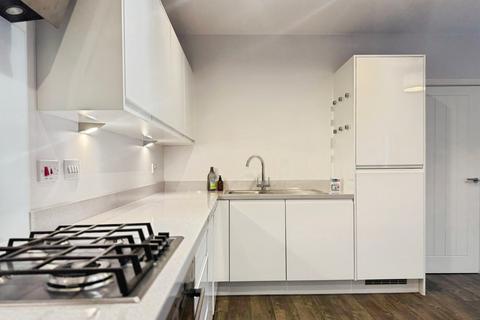 2 bedroom flat to rent, 8 Toddbrook Close, West Didsbury, Manchester, M20