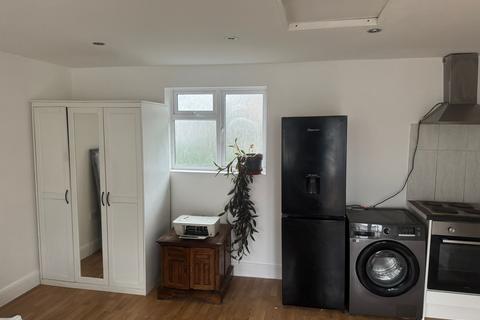 undefined, Greenford, UB6 9