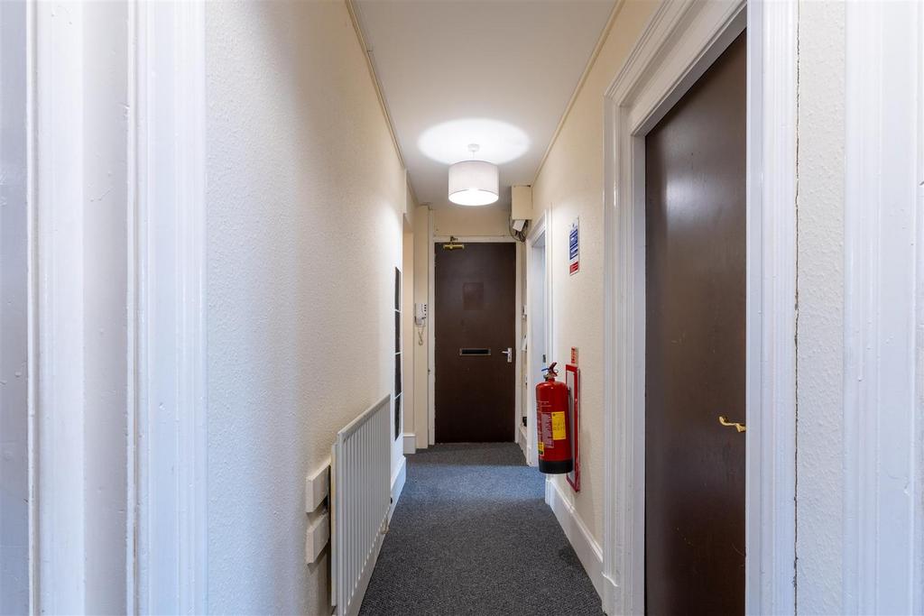 4 L, 94 Commercial Street Dundee-16.jpg