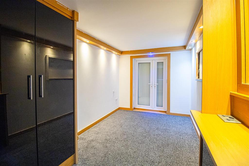 Bedroom 1 (Ground Floor)