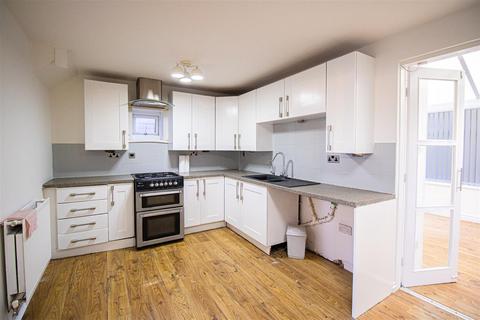 undefined, 3-Bed Semi-Detached Houset to Let on Dovedale Close, Ingol, Preston