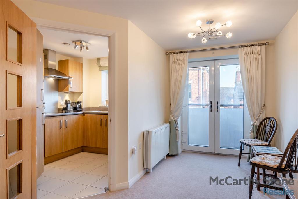 8672899-interior04.jpg
