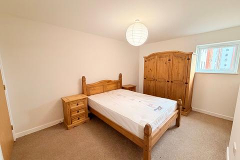 2 bedroom flat to rent, Pilgrims Way, Ladywell Point, M50