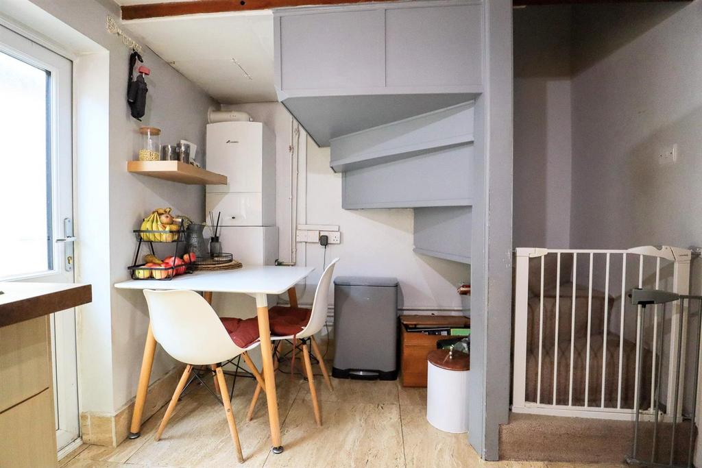 Kitchen (3).jpg