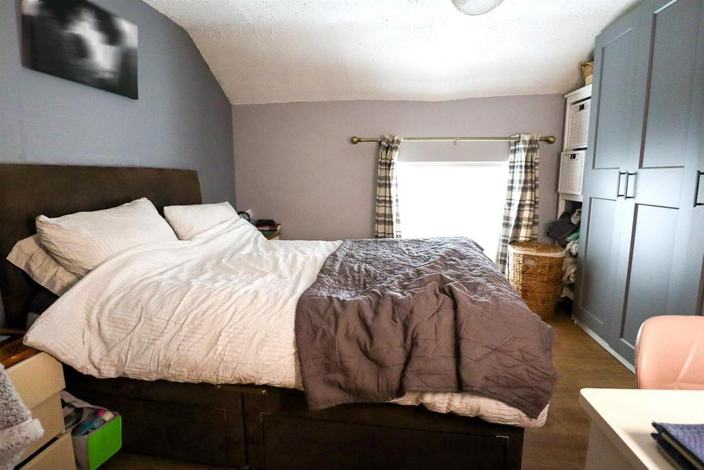 Bedroom 1.jpg