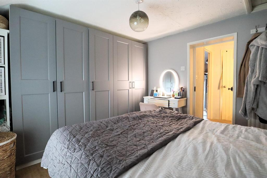 Bedroom 1 (2).jpg