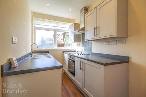 3 bedroom detached house to rent, Trent Boulevard, Lady Bay , West Bridgford , Nottingham , NG2 5BW