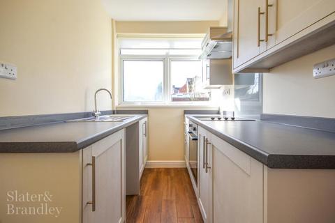 3 bedroom detached house to rent, Trent Boulevard, Lady Bay , West Bridgford , Nottingham , NG2 5BW