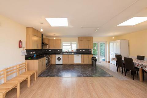 undefined, Morris Crescent