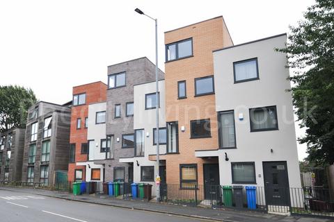 4 Bed Townhouse – Moss Lane East, Hulme, Manchester