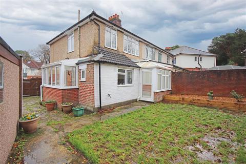 3 bedroom detached house to rent, Gordon Road South, Poole