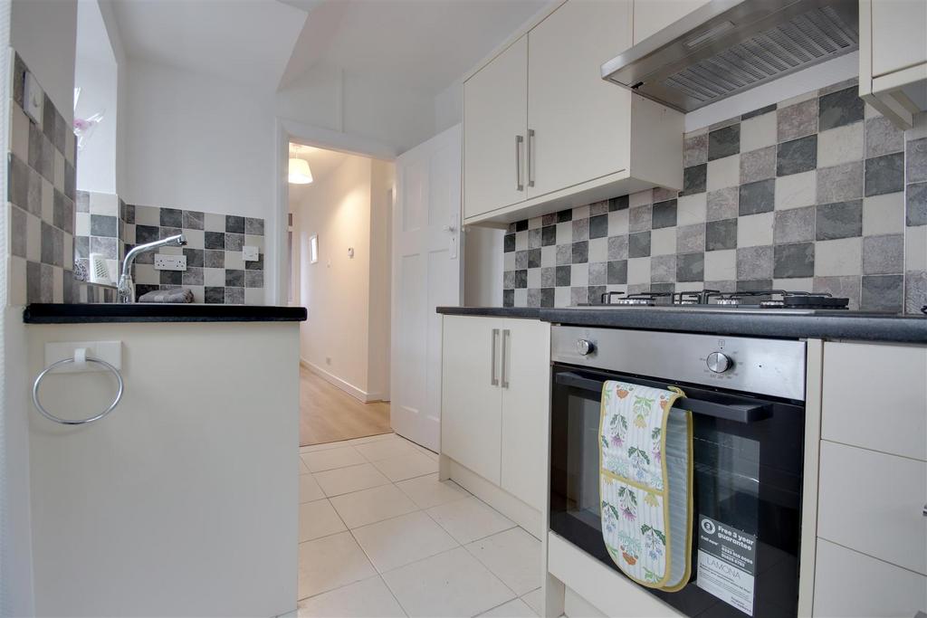 Kitchen 2.jpg