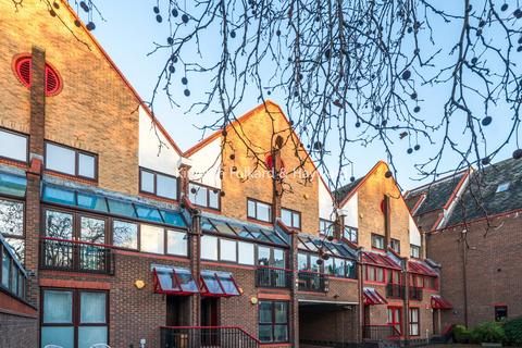 Bywater Place, Surrey Quays, London, SE16
